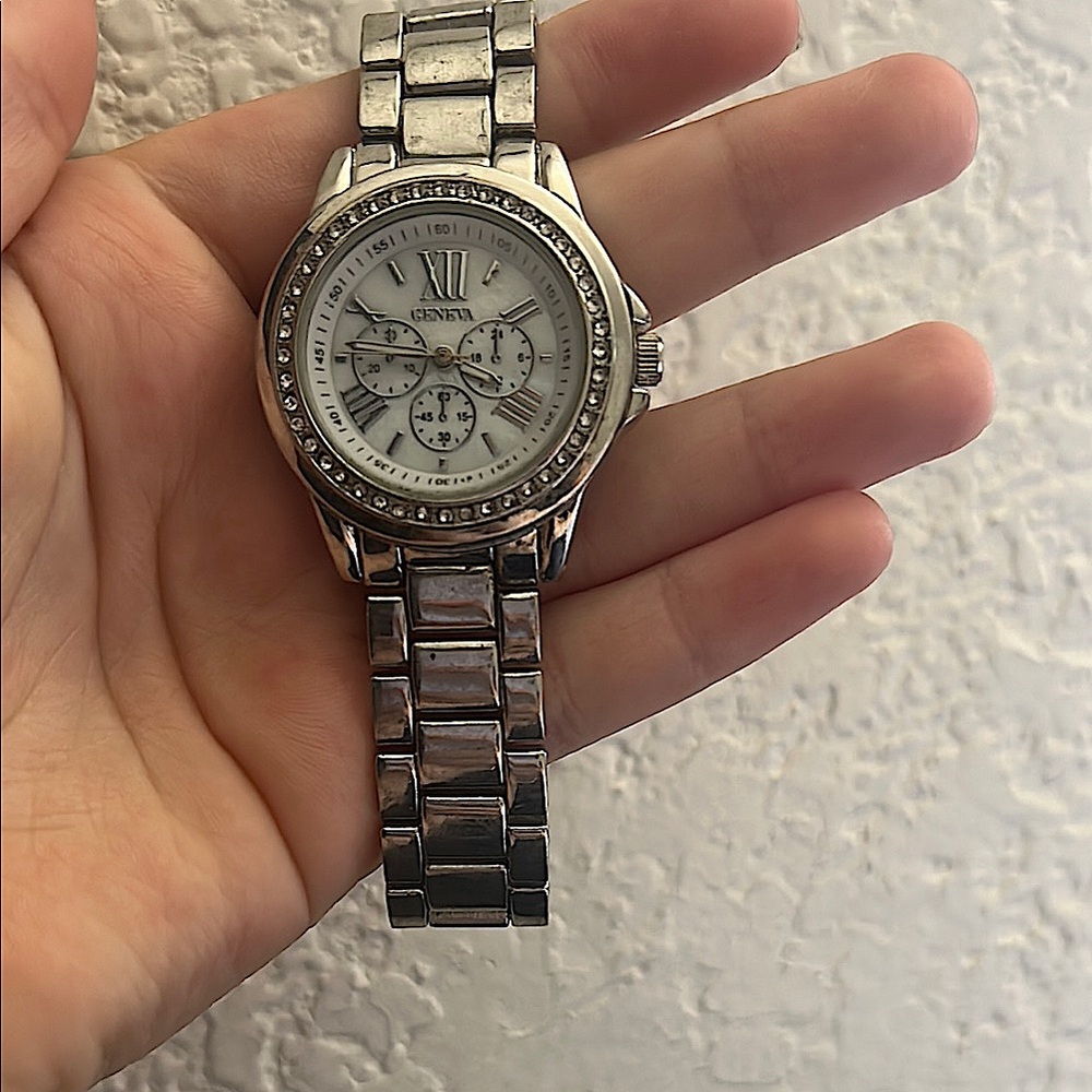 GENEVA watch 
,like new silver woman’s watch